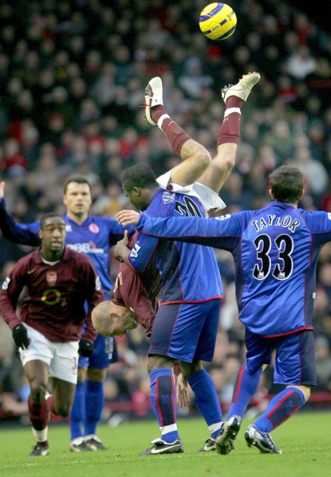  Aiyegbeni Yakubu upends Arsenal legend Freddie Ljungberg back in 2006