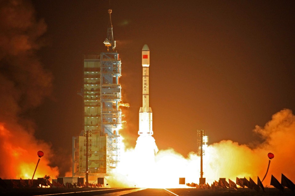  A Long March-2FT1 carrier rocket loaded with the unmanned Tiangong-1 blasts off from the launch pad at the Jiuquan Satellite Launch Center in northwest China's Gansu in 2011