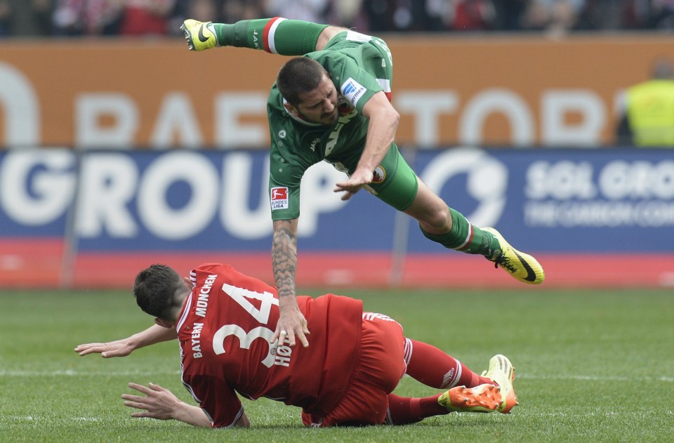  Pierre-Emile Hojbjerg plays mainly as a central defensive midfielder