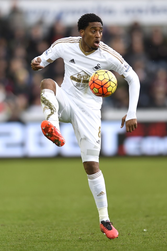  Leroy Fer has rejoined Swansea City after a successful loan spell last season