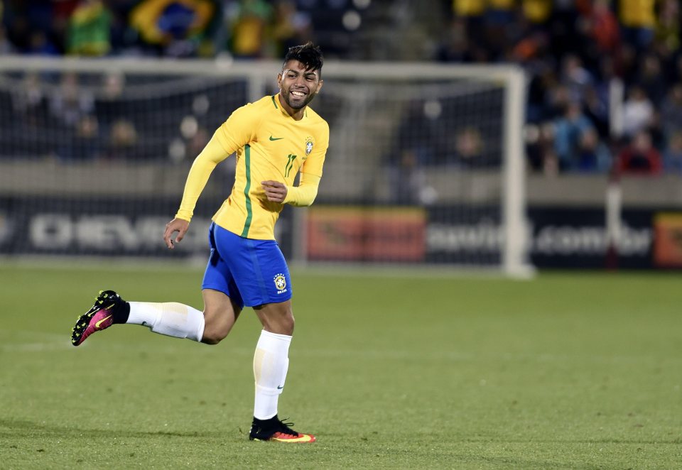 epa05336979 Gabriel Barbosa of Brazil smiles after scoring a goal against Panama during the second half of the friendly soccer match between Brazil and Panama at the Dick's Sporting Goods Park in Denver, Colorado, USA, 29 May 2016. Brazil will face Ecuador in the opening round of the Copa America Centenario on 04 June 2016. EPA/BOB PEARSON