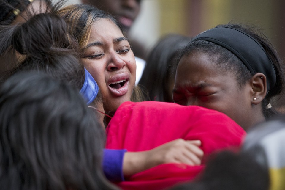 18-year-old Akyra Murray also called her mother, who raced from a neighbouring town to try and save her daughter