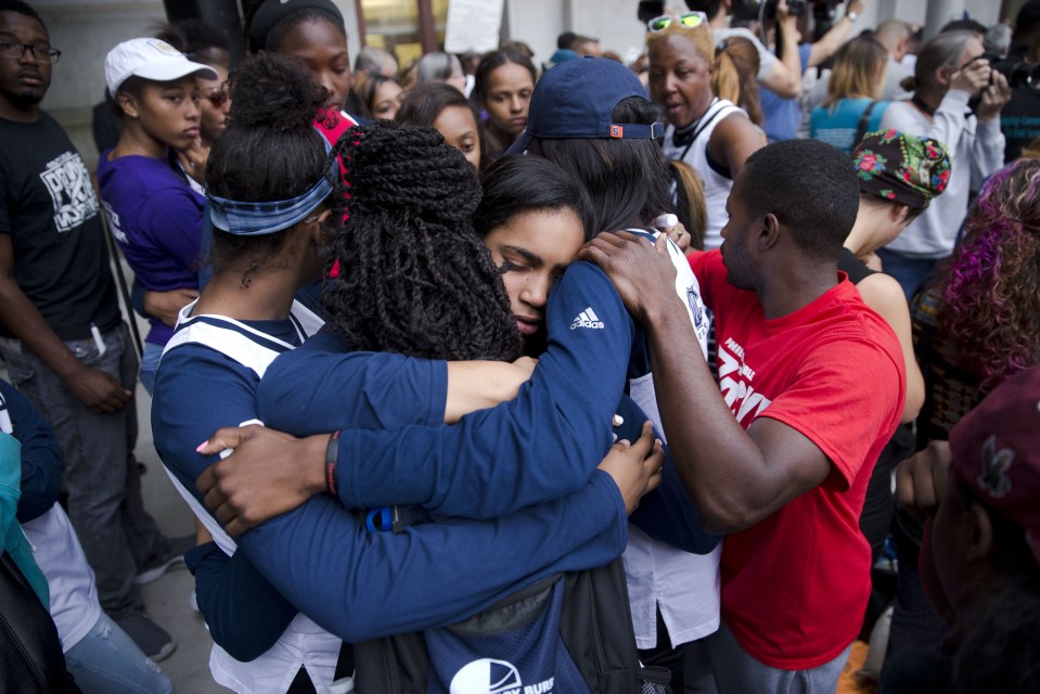 18-year-old Akyra Murray also called her mother, who raced from a neighbouring town to try and save her daughter