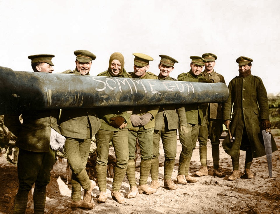  A group of men from the Royal Regiment of Artillery, photographed alongside a long-barrelled field gun