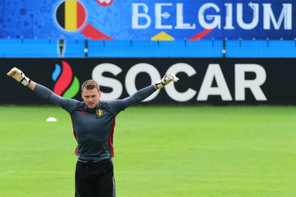  Simon Mignolet has not yet rejoined Reds after going to Euro 2016 with Belgium