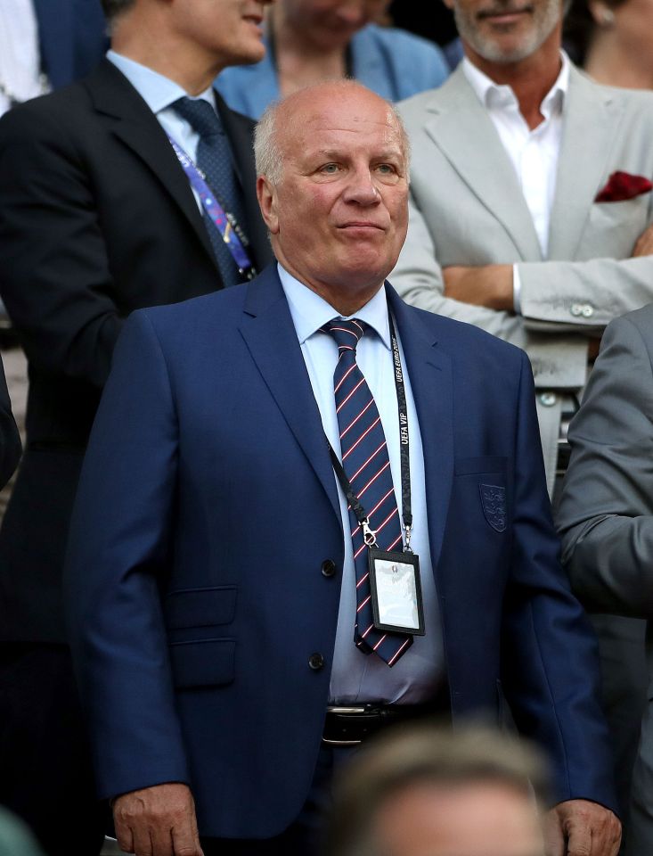 Greg Dyke has been accused of being "amateurish" by his predecessor 