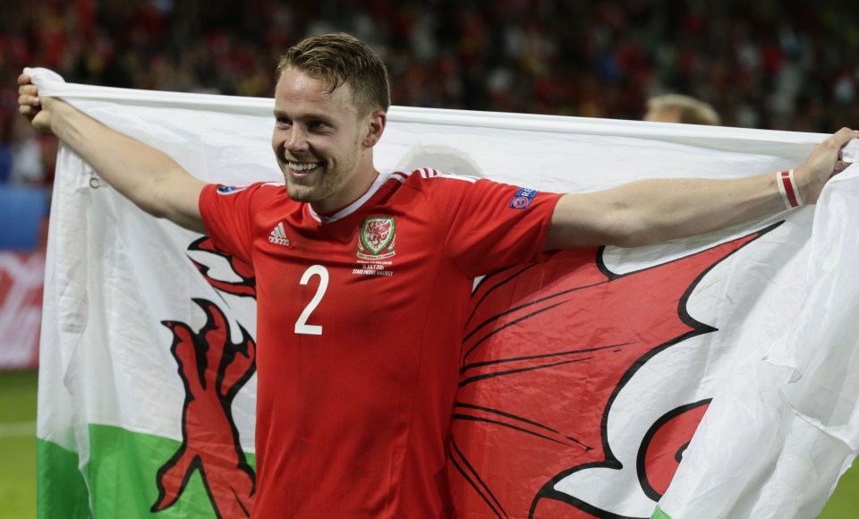  Chris Gunter says it is important for Wales to continue their good form to continue helping to bring their fans together