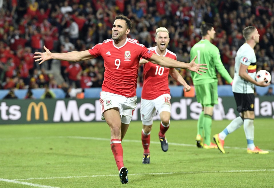 Wales' Hal Robson Kanu, left, celebrates after scoring his side¿s second goal during the Euro 2016 quarterfinal soccer match between Wales and Belgium, at the Pierre Mauroy stadium in Villeneuve d¿Ascq, near Lille, France, Friday, July 1, 2016. (AP Photo/Martin Meissner)