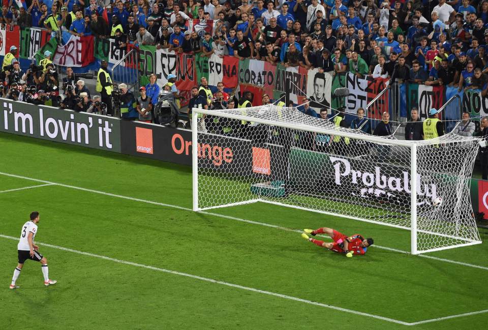 Germany's defender Jonas Hector scores a penalty kick during the Euro 2016 quarter-final football match between Germany and Italy at the Matmut Atlantique stadium in Bordeaux on July 2, 2016. / AFP PHOTO / Mehdi FEDOUACHMEHDI FEDOUACH/AFP/Getty Images