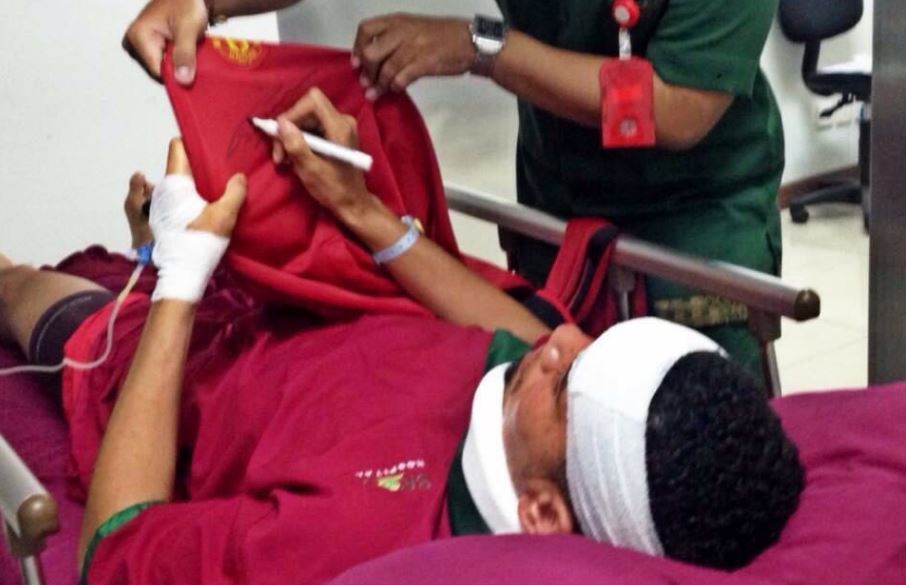  Chris Smalling signs autographs while dazed and bandaged up in hospital