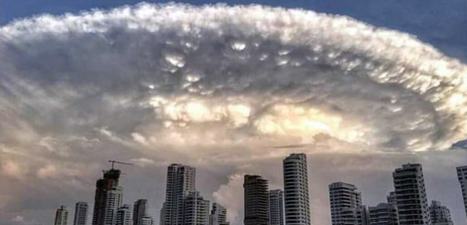 The cloud over the Colombian city was startlingly similar to scenes in the 1996 film Independence Day