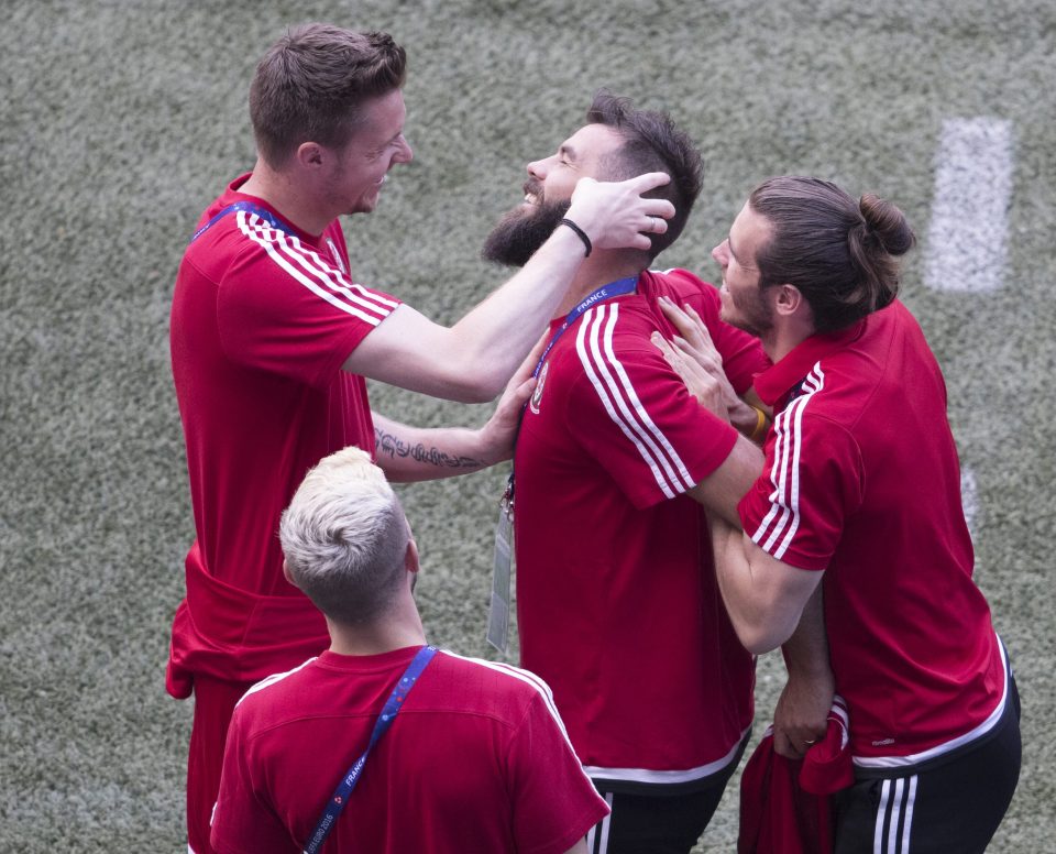  Gareth Bale has Joe Ledley in a full nelson as Wayne Hennessey plays with his beard