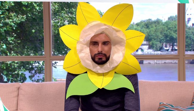  Holly couldn't help but tease Rylan about his daffodil look