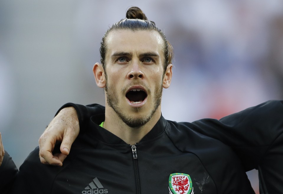 Gareth Bale belts out a version of Maer hen wlad fy nhadau