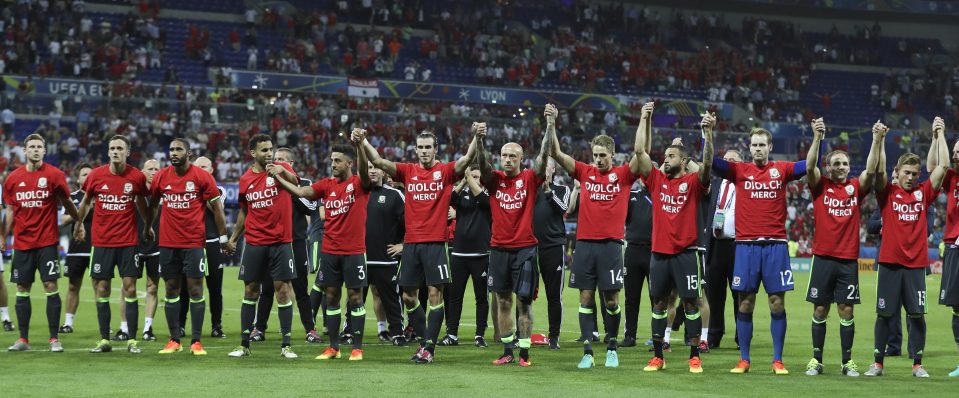 Portugal v Wales, Euro 2016 France, Semi Final. 6th July 2016 Picture By Richard Pelham. Wales Team at the end applaud their fans