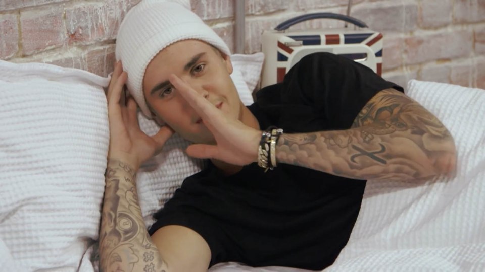  Bieber shows off his 'perfectly symmetrical face'