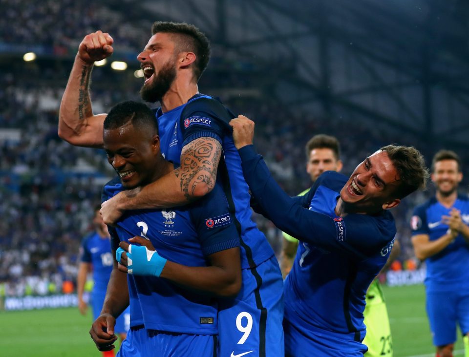  Olivier Giroud, Patrice Evra and Antoine Griezmann celebrate against Germany