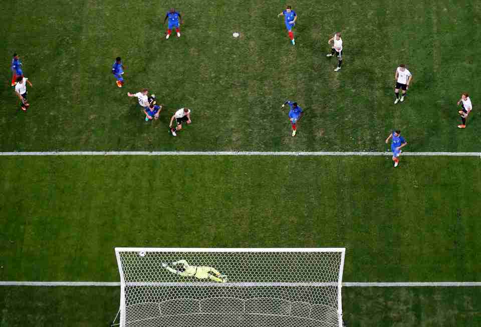  Hugo Lloris makes superb late save as France beat Germany at Euro 2016