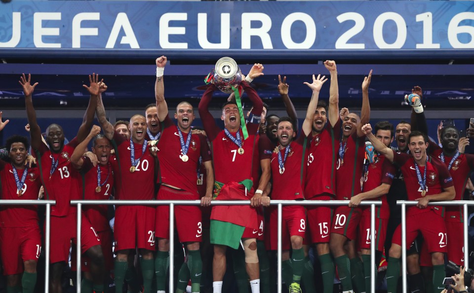  Cristiano Ronaldo lifts Euro 2016 trophy after Portugal's victory over France