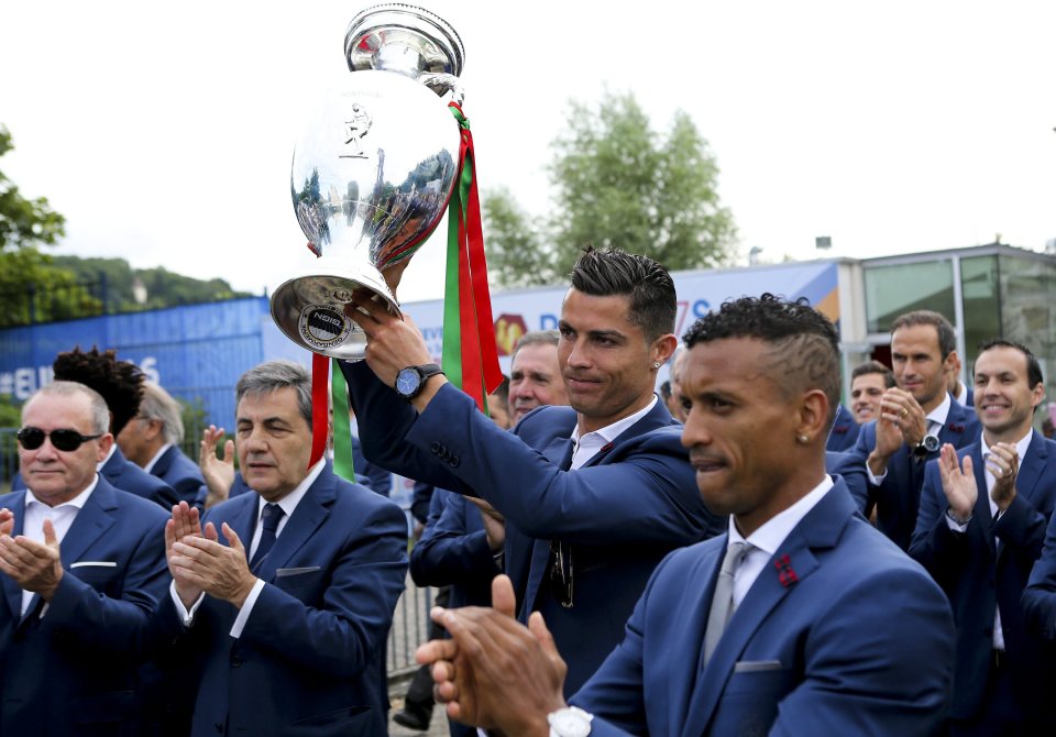  The Portuguese players applaud the fans as they arrive at the airport