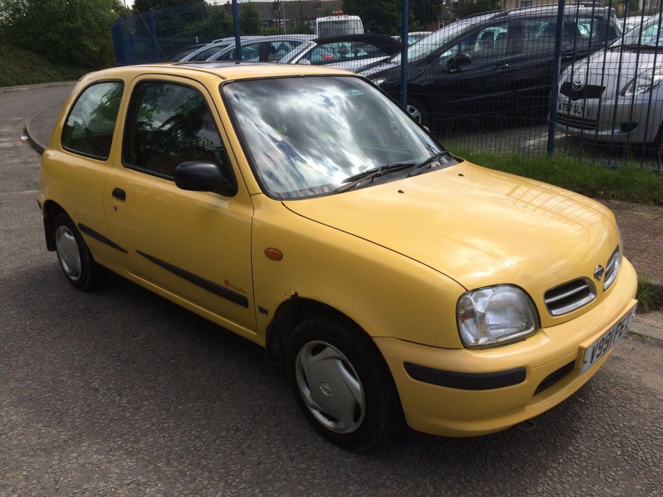 The motorist added: 'Car is sold as seen so make sure you bring your glasses.'