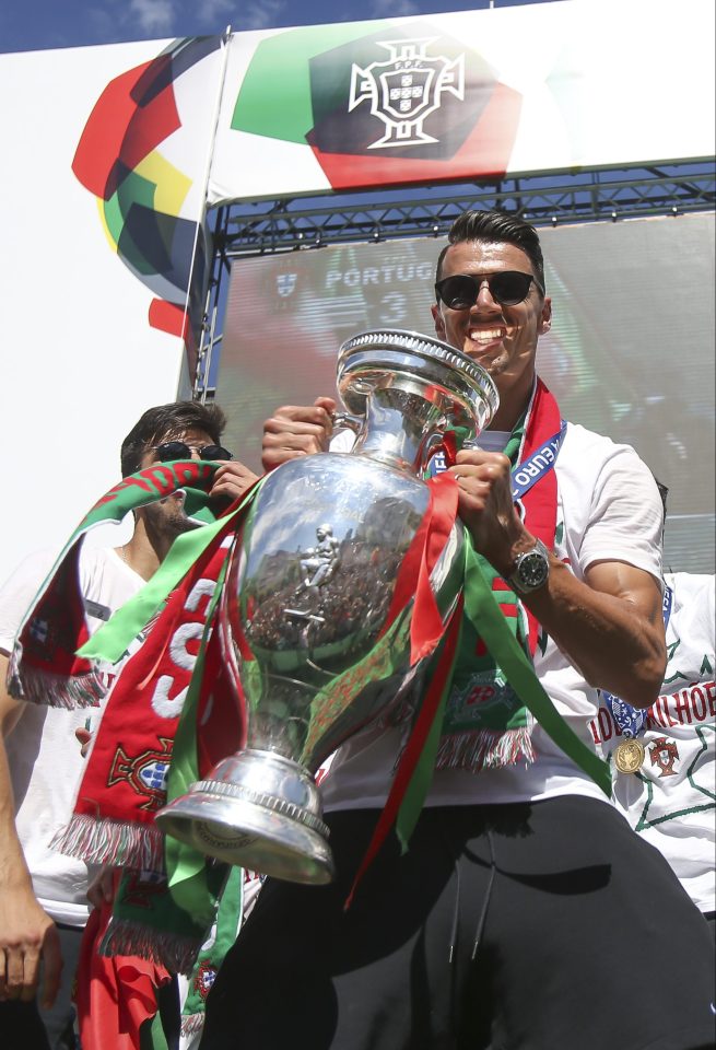  Fonte lifted the European Championship trophy this summer