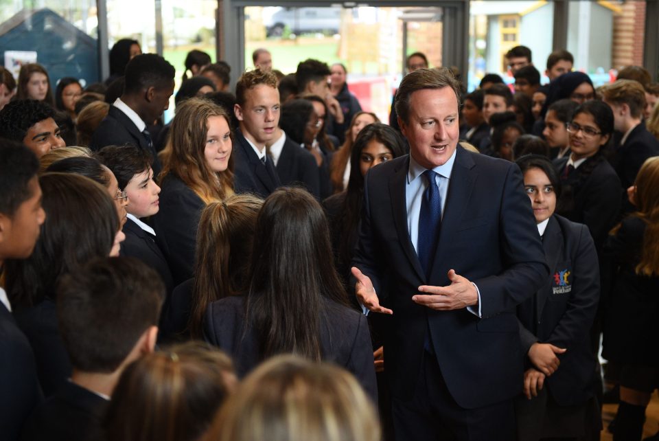  The PM was clapped and cheered by the pupils