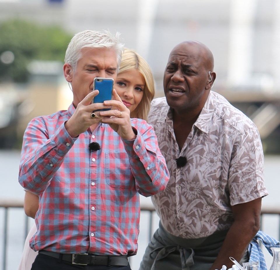  Holly and Phillip take a selfie with Ainsley Harriot