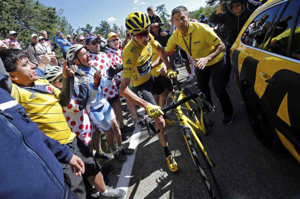 Froome was handed a new bike but couldn't clip in