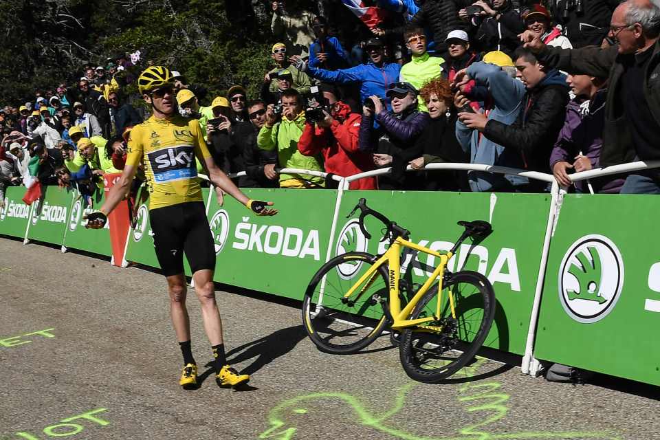 Stewards could decide to avoid some problems by using the 2km-to-go marker for the yellow jersey