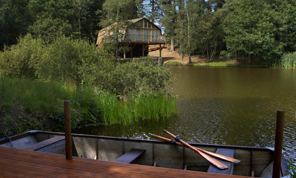  The boathouse comes with a boat for guests to enjoy, offering you the chance to explore the nearby lake at your leisure