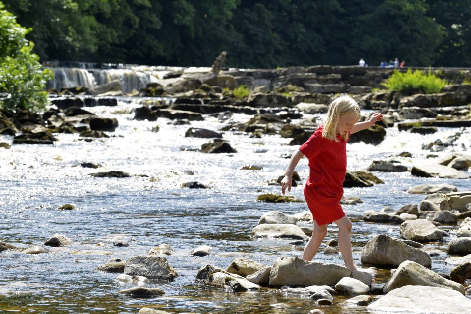  Eva Weston (aged 7) cools down in the River Swale at Richmond in North Yorkshire