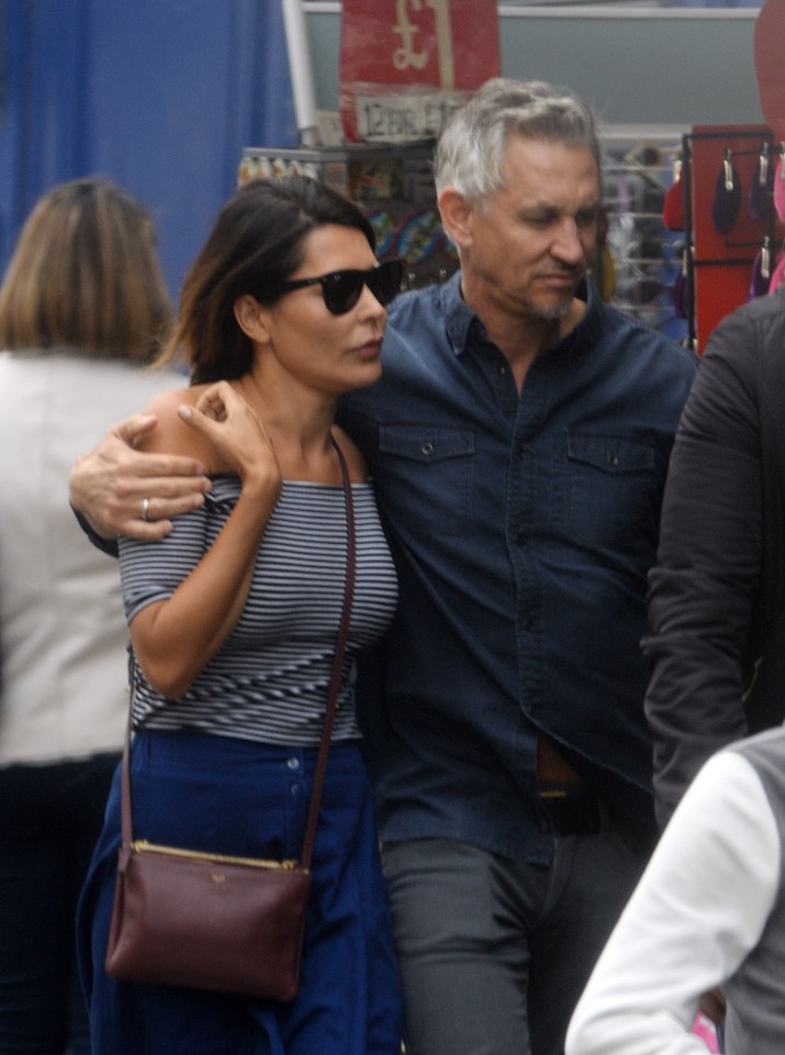  Gary wrapped his arm around Danielle while they pottered around Notting Hill