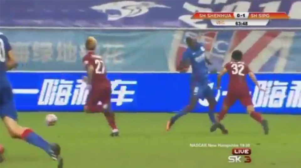 Demba Ba suffers horrendous leg break in Chinese Super League match