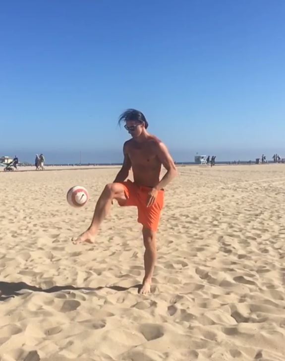  Zlatan Ibrahimovic demonstrates his ball control on Venice beach