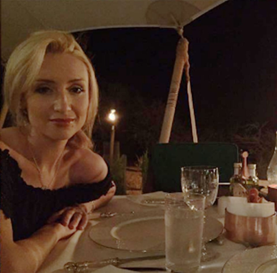 The actress posed for a snap over a cosy dinner