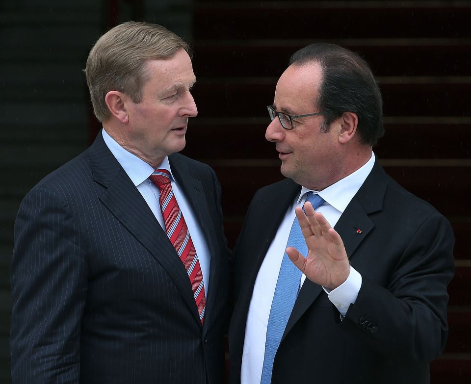  French President Hollande (right) and the Irish PM Enda Kenny have signed a joint statement urging rapid exit talks