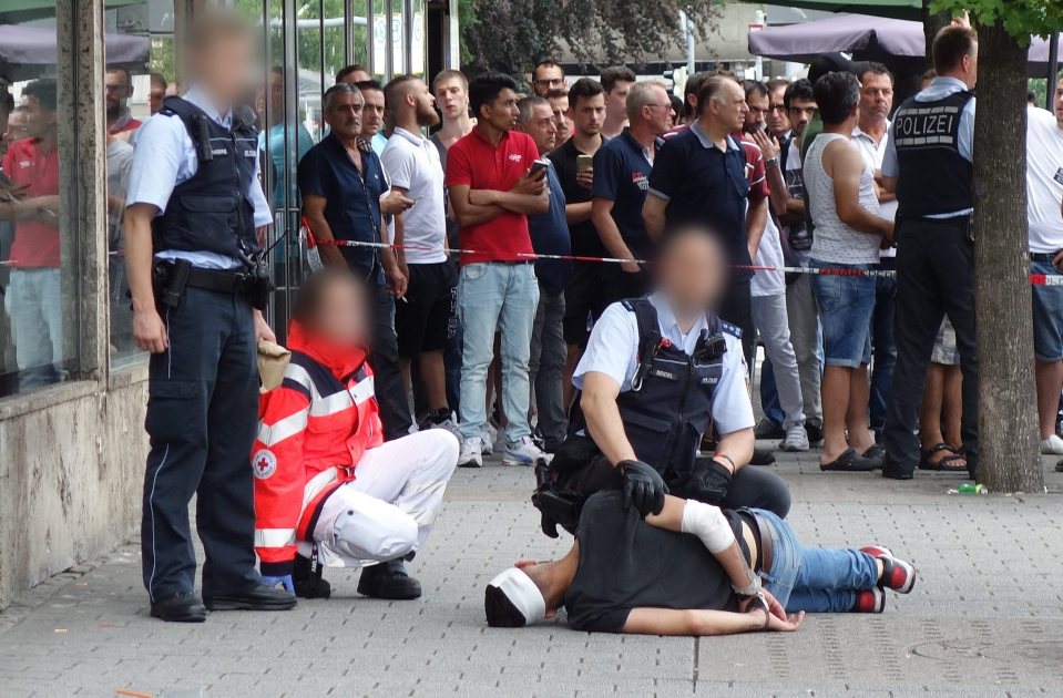 Police arrest the attacker at the scene of a machete attack in Reutlingen