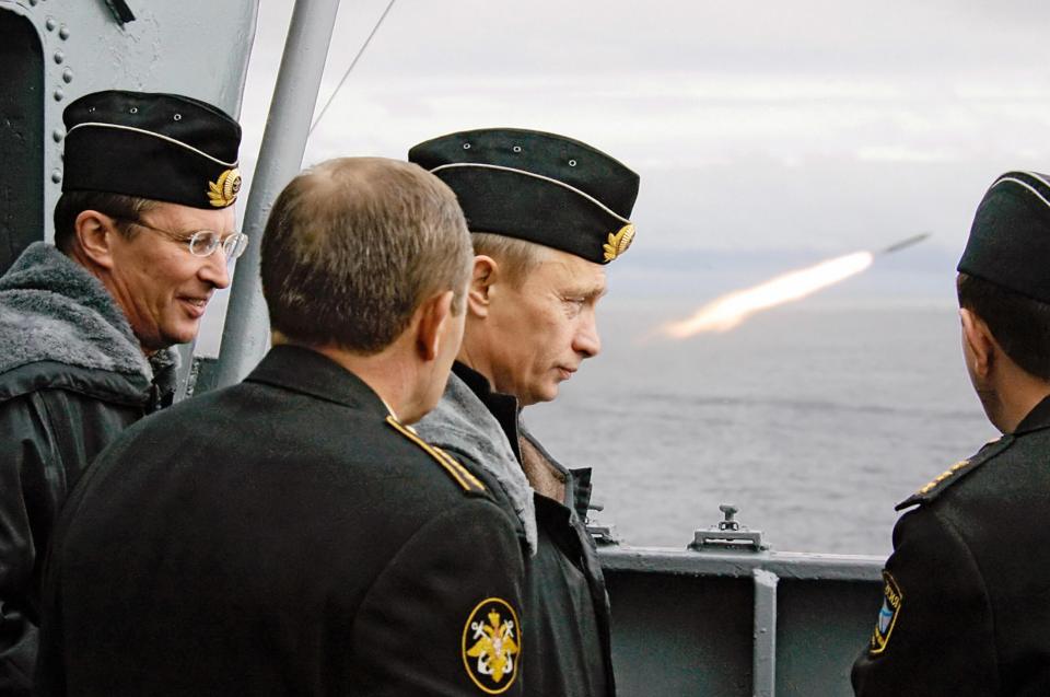 Russian President Vladimir Putin (2nd R)