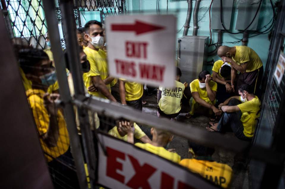  Inmates that are to appear in court for their trial are rounded up before being taken to the court house