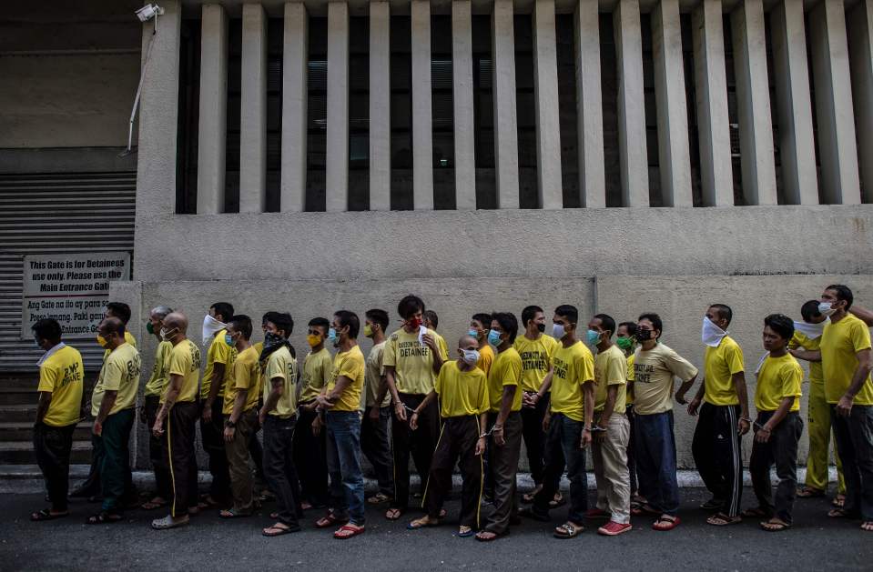  Inmates queue up to attend their trial