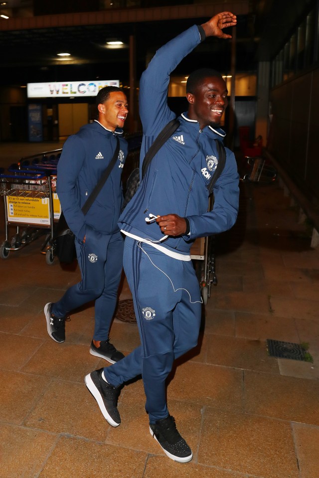  Eric Bailly looked happy as he made his way through the airport