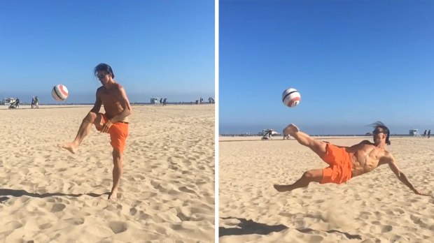 Zlatan Ibrahimovic treats Manchester United fans to keepy-up skills