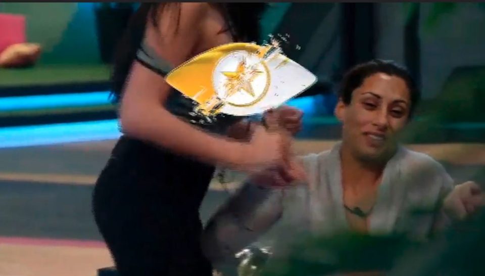  Marnie flashed Saira during a fake apology