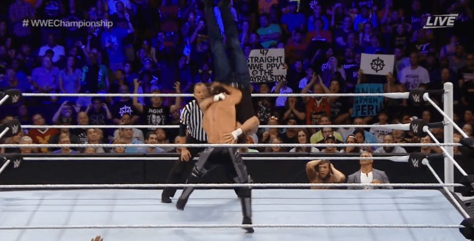 The title stays on Smackdown thanks to Ambrose's win