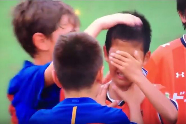 Barcelona U12 players soothe crying rivals after a defeat