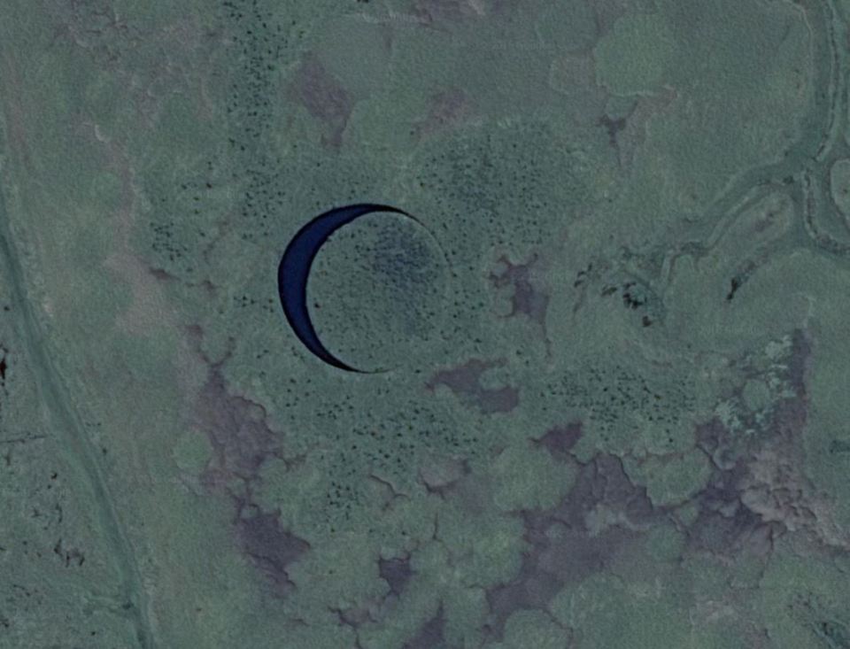  This screenshot from Google Maps shows the strange island and the lake surrounding it