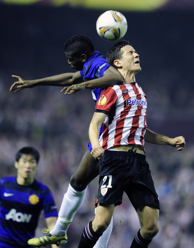 Manchester United's French midfielder Paul Pogba (L) vies with Athletic Bilbao's midfielder Ander Herrera (R) during the UEFA Europa round of 16 second leg football match on March 15, 2012 at San Mames stadium in Bilbao. AFP PHOTO/JAVIER SORIANO. (Photo credit should read JAVIER SORIANO/AFP/Getty Images)