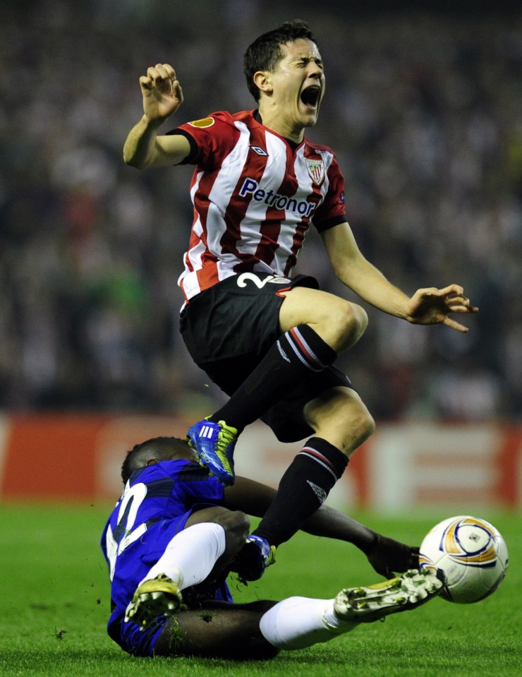 Athletic Bilbao's midfielder Ander Herrera (above) vies with Manchester United's French midfielder Paul Pogba (R) during the UEFA Europa round of 16 second leg football match Athletic Bilbao against Manchester United on March 15, 2012 at San Mames stadium in Bilbao. AFP PHOTO/JAVIER SORIANO. (Photo credit should read JAVIER SORIANO/AFP/Getty Images)