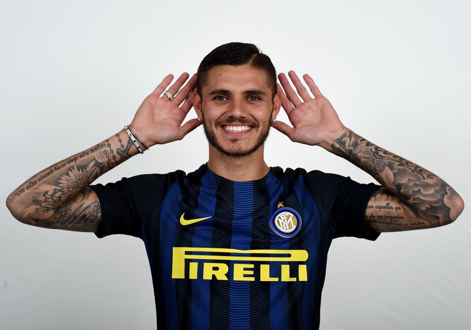 COMO, ITALY - AUGUST 16: Mauro Icardi of FC Internazionale poses during the official portrait session at Appiano Gentile on August 16, 2016 in Como, Italy. (Photo by Claudio Villa - Inter/Inter via Getty Images)